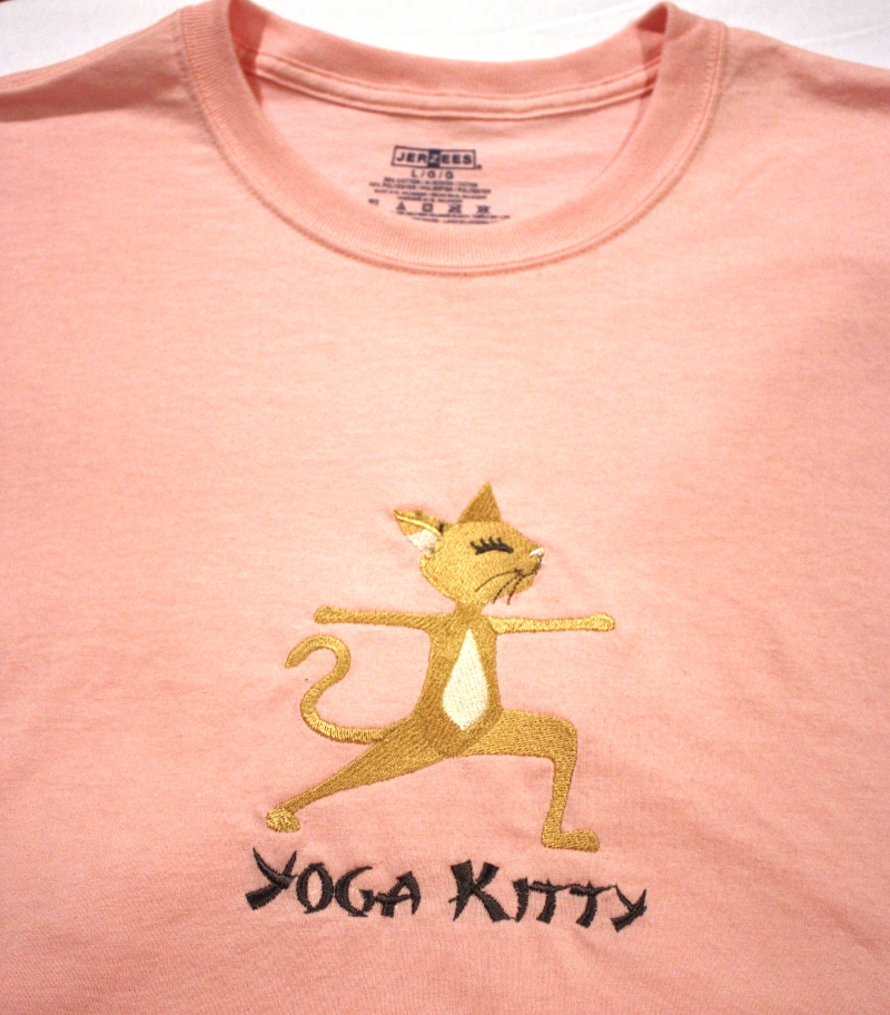 yoga kitty Tee in pink